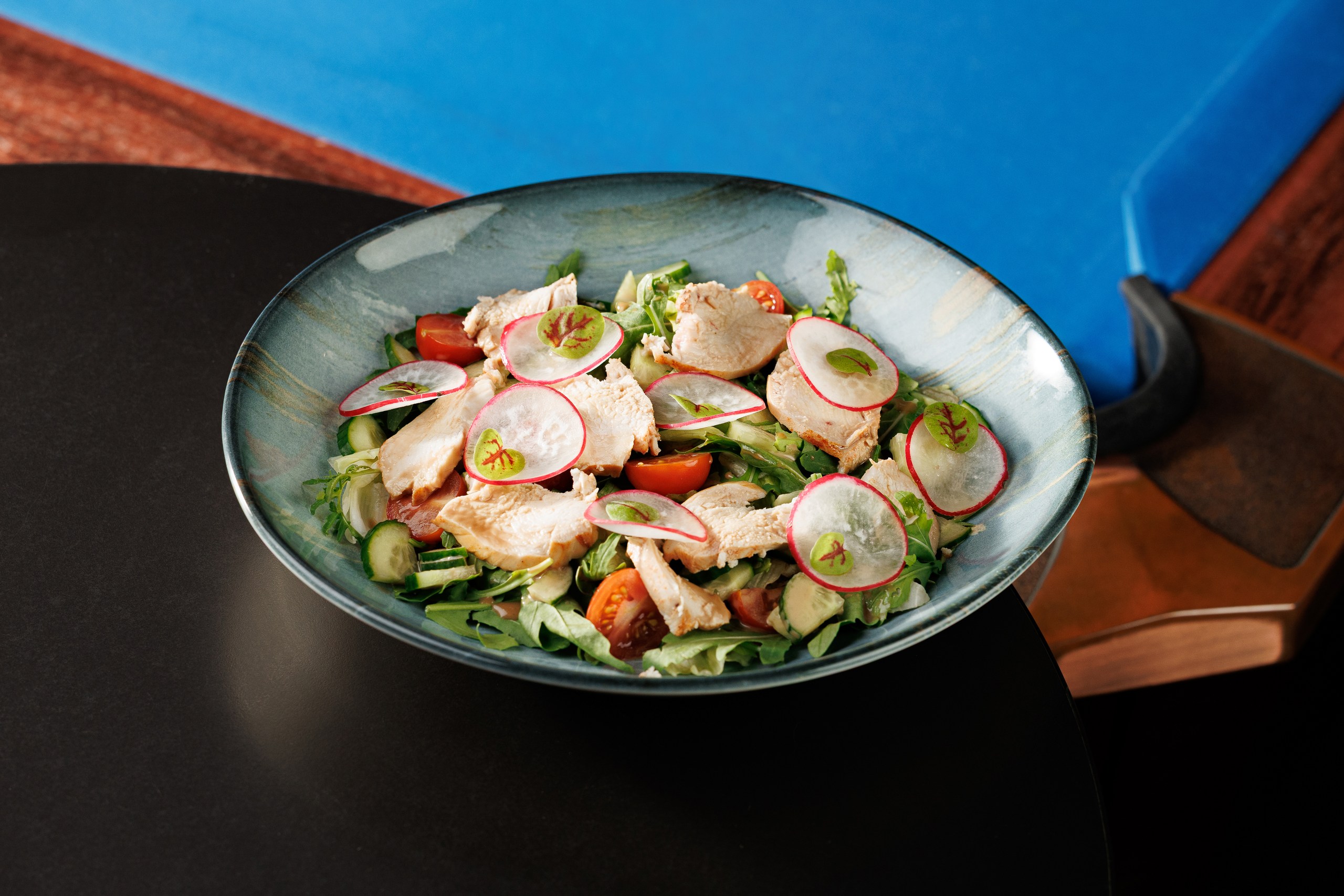 Салат с курицей и арахисовым муссом<br>